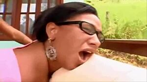 morena cavaluda performs oral sex on mature amateur partner in detailed scene