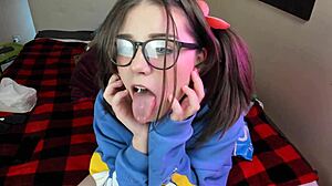 Nerdy girl gives spicy blowjob with deepthroat and dildo vibration