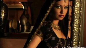 Sensual Indian beauty performs seductive nude dance