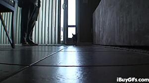 Watch Carolyn Reese pleasure herself with a big dildo on webcam!