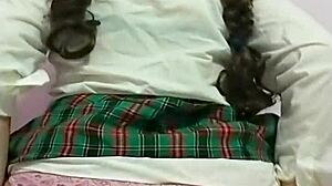 Mi sobrina descarada me manda v�deo masturb�ndose en agradecimiento �tio que rico la paso con tu regalo video porno casero real