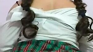 Mi sobrina descarada me manda v�deo masturb�ndose en agradecimiento �tio que rico la paso con tu regalo video porno casero real