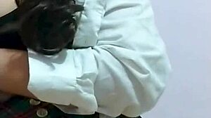 Mi sobrina descarada me manda v�deo masturb�ndose en agradecimiento �tio que rico la paso con tu regalo video porno casero real