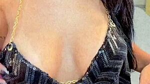 Fat Babe Rubs Her Pussy – Follow RoseRed VIP?