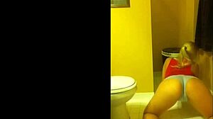 Blonde Amateur Shakes Her Big Ass On Private Webcam