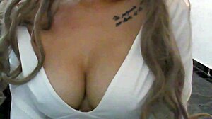 Feeling so hot with my best friend’s erotic story