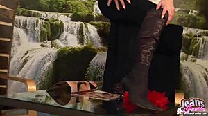 My nubile body fills these skinny jeans out just right