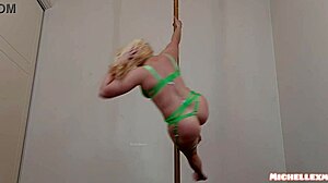 hot blonde doing an incredible pole dance, wow!