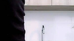 vanesa looks sexy on webcam