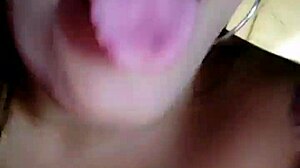 vanesa looks sexy on webcam