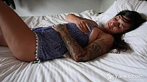 Busty Liandra Dahl fingering and assfucking in HD!