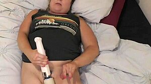 announcing orgasms in a compilation