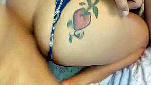 marido arregaça o cu da esposinha cachorra e dá um banho de porra na vadia