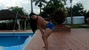 baile cachondo de esta puta latina sexo y squirt 😈