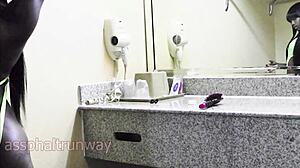 amateur flaunts round ass and meaty pussy