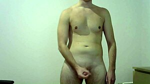 young 18+ babe masturbates and cums during solo session 😏