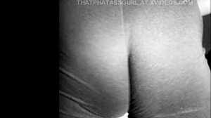 I can't stop staring at this thicc white girl's big curvy ass on display