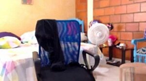 Latina Shakes Her Ass, Clapping It Hard – Does It Make You Want More?