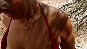 i am a mature wife on holiday at the beach looking for a big cock to suck