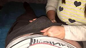 पड़ोसी घूमने आई मिला लंड चूसना