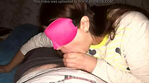 पड़ोसी घूमने आई मिला लंड चूसना