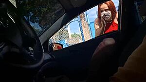 no ponto de onibus tirei pau pra fora e arrisquei masturbaçao