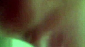 vadia fazendo um boquete delicioso em casa com esposa