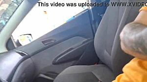 no ponto de onibus tirei pau pra fora e arrisquei masturbaçao