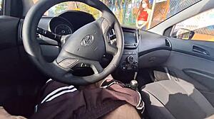 no ponto de onibus tirei pau pra fora e arrisquei masturbaçao