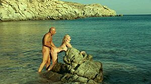 खूबसूरत स्टेफनी के साथ रोड ट्रिप चुदाई एडवेंचर