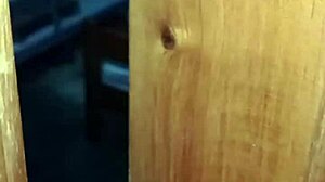 Culiandome a la empleada de servicio la espie mientras se vestia y me descubrio y me toco cogerla y sin condon.