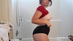 Erotic Bathtub Play With Amazing Aubrey!