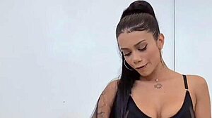 lawyer offers pussy to judge for client