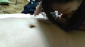 アラフィフ熟女のフェラ動画。乳首とチ ポを舐め回す