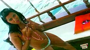 I see the babe's pussy pleasured intensely