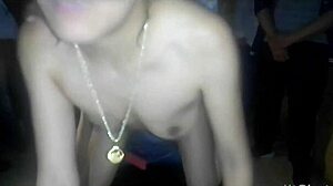 Gemidos en cabinas de sexo intenso