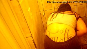 Diario de uma atriz porno - lavando o banheiro na quarentena