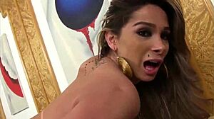 i watch this tranny masturbate on the table, feeling so aroused by the amateur transsexual scene.