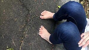 Elizabeth's Dirty Feet Get Fetish Attention