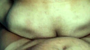 Veio tomar banho, acabei comendo esse cuzinho gostoso e ele gozou!