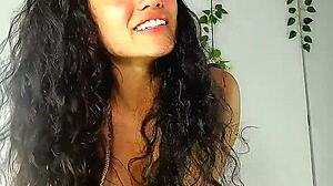 MakaylaCortez shows rare teen masturbation in web chat