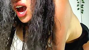 MakaylaCortez shows rare teen masturbation in web chat