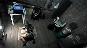 mi hermanastra militar llega caliente y follamos en el piso despues de meses