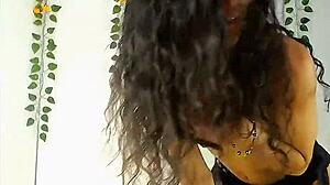 MakaylaCortez shows rare teen masturbation in web chat