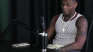 Ela começou em uma festa de suruba gay e um produtor o convidou para gravar mas nunca teve interesse em produtora - will mastro sheer red