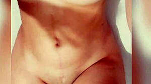 Novinha Se Masturbando Com Vibrador Novo Que Ganhou Do F�