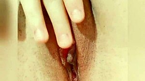 Novinha Se Masturbando Com Vibrador Novo Que Ganhou Do F�