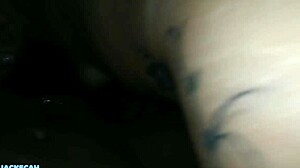 essa safada chupa pau e senta muito gostoso sem camisinha na rola dura