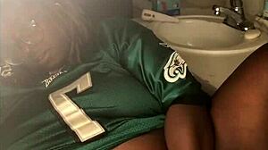 Busting a nut at 3am with my toy 😏