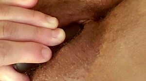 Gostosa gemendo gostoso, she moans while masturbating her natural tits and amateurs cum in homemade fun.